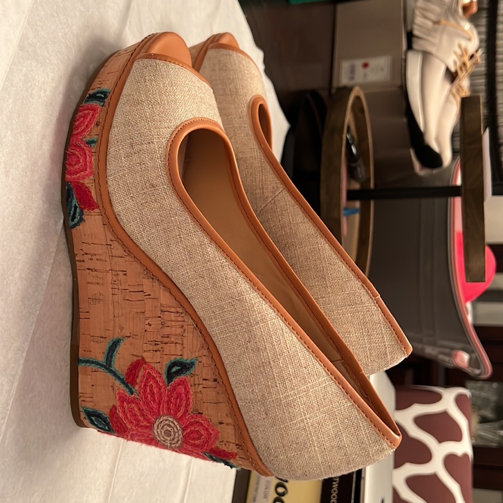Antonio Melani Allis Embroidered Floral Wedges Size 10